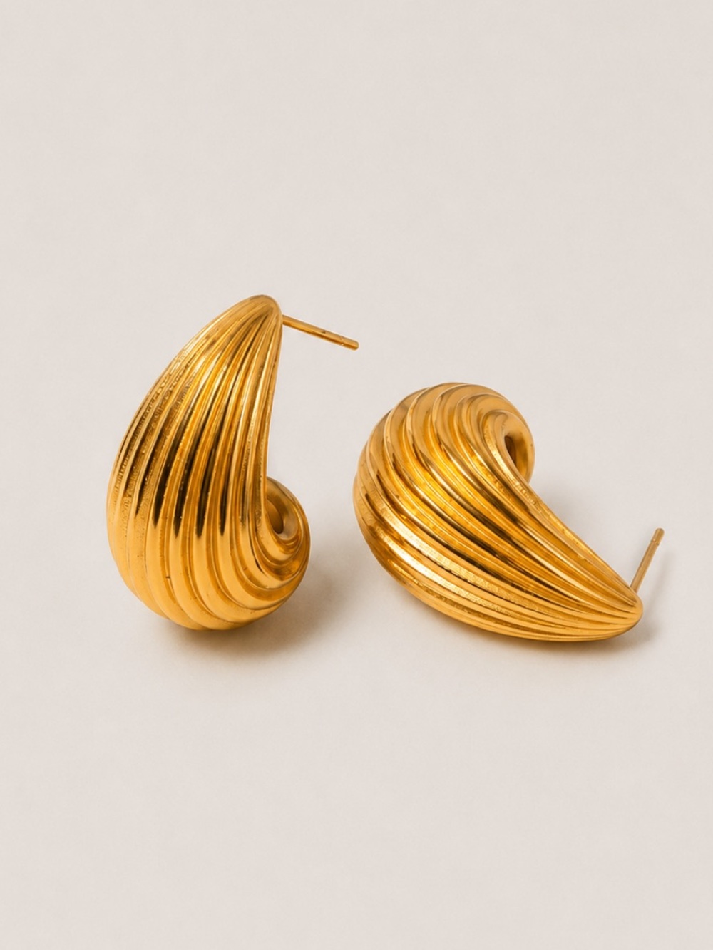 New! 18K Gold Plated Ribbed Tear Drop Earrings (1074) NWOT